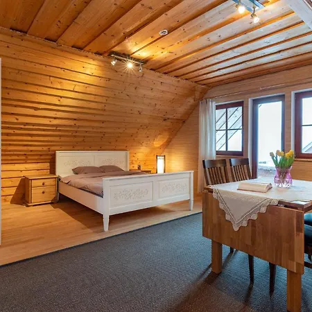 Rosenhausen Puhkemajad Tatil Evi Puugi