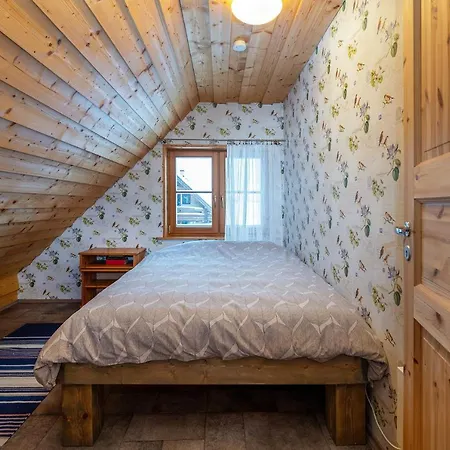 Rosenhausen Puhkemajad * Puugi