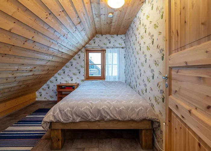 Rosenhausen Puhkemajad * Puugi